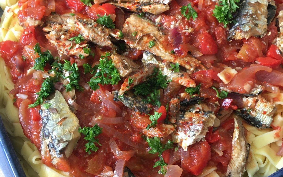 Petites sardines à la tomate et tagliatelles fraîches